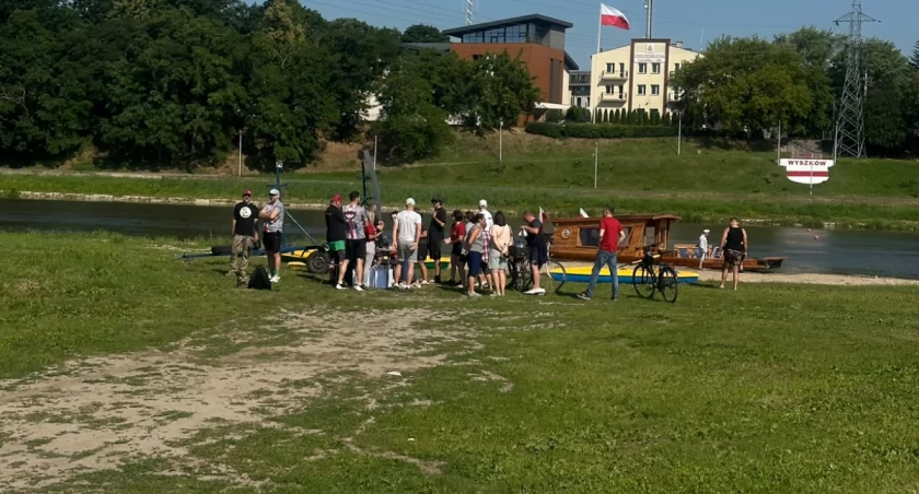 Na wyszkowskiej plaży organizowanych jest wiele wydarzeń sportowych. Ostatnio były to wyścigi kajakarskie z okazji 110-lecia LO 