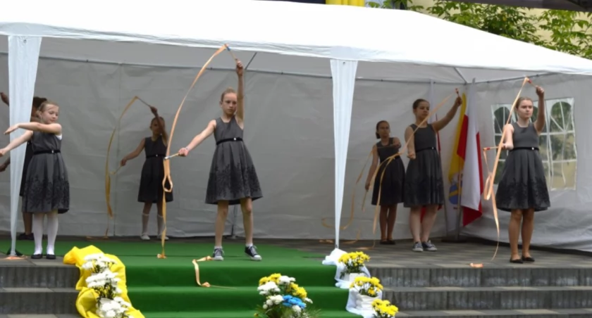 Uczniowie zaprezentowali program artystyczny. / Zdjęcie: Gmina Brańszczyk 