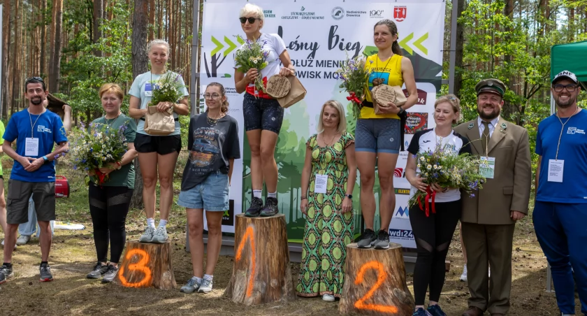 Sosnowe lasy, pachnące ziołami łąki, bagna, wrzosowiska i piaszczyste górki – to wszystko spotkali w sobotę na trasie biegacze. / Zdjęcia: Karol Krusiec, Gosia Wernio, Michalina Derlicka.
