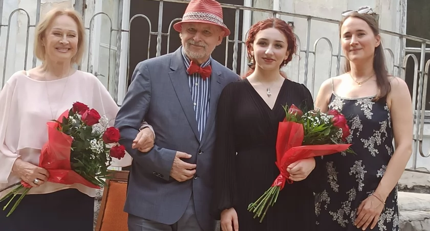 Aktorka Grażyna Barszczewska i pianistka Daphne Delicaty wystąpiły w Dębinkach. / Zdjęcie: Muzeum Cypriana Norwida w Dębinkach