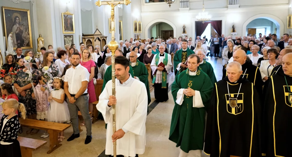 Nowi gospodarze zostali serdecznie powitani przez parafian. /Zdjęcia: Dariusz Świercz, GCKSiT w Brańszczyku