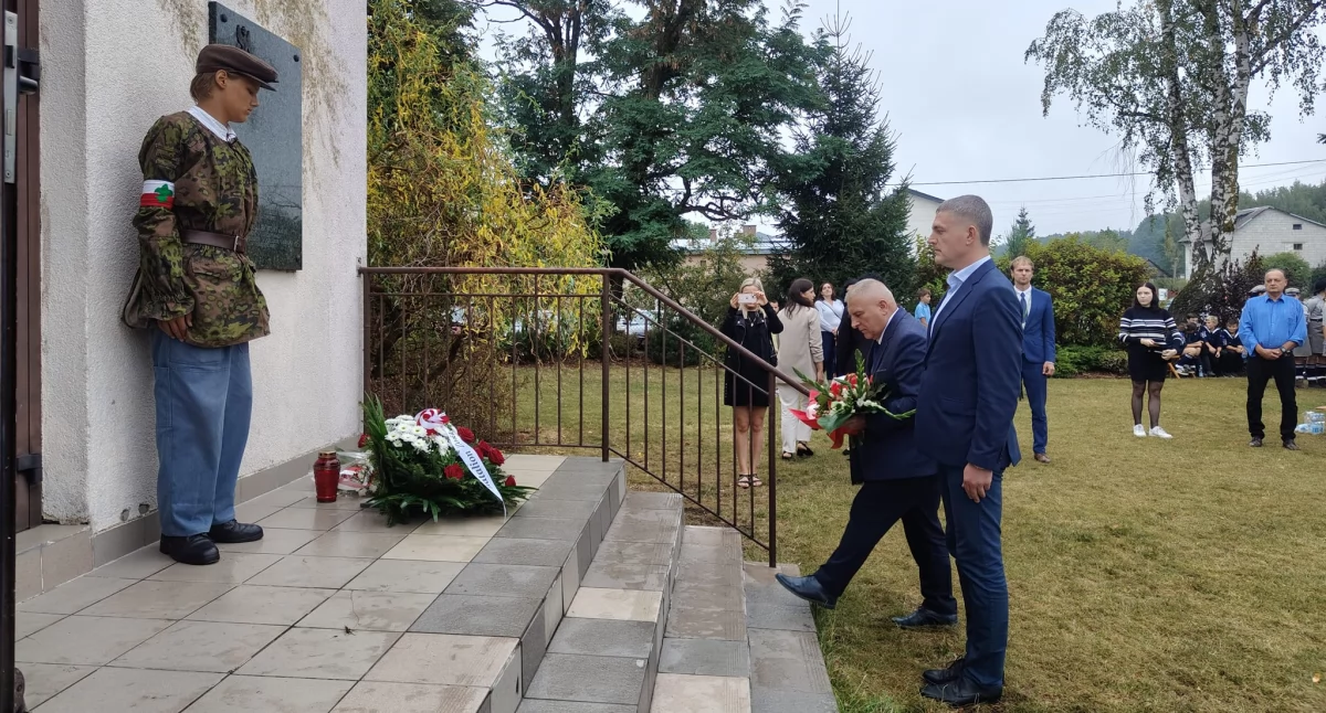 Oddali hołd bohaterowi. / Zdjęcie: Powiat Wyszkowski 