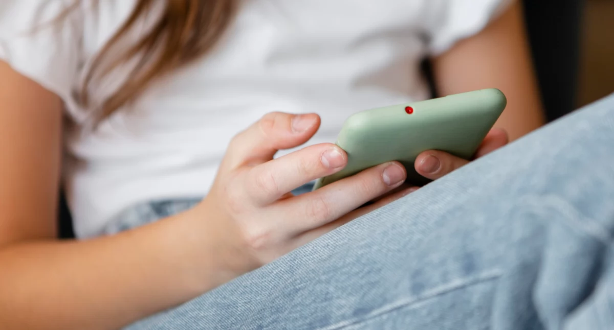 Coraz więcej oszust na WhatsAppie. / Zdjęcie: freepik.com 