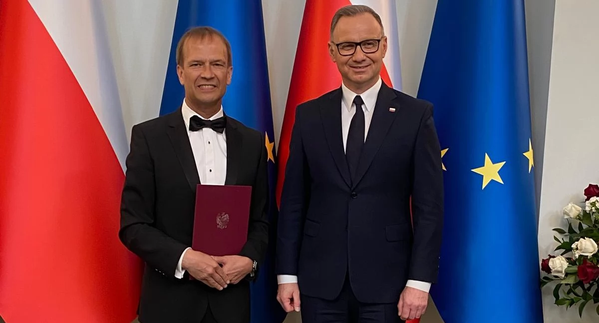 Ludzie, Prezydent Andrzej wręczył dyplom nominacyjny profesora Robertowi Gajdzie - zdjęcie, fotografia