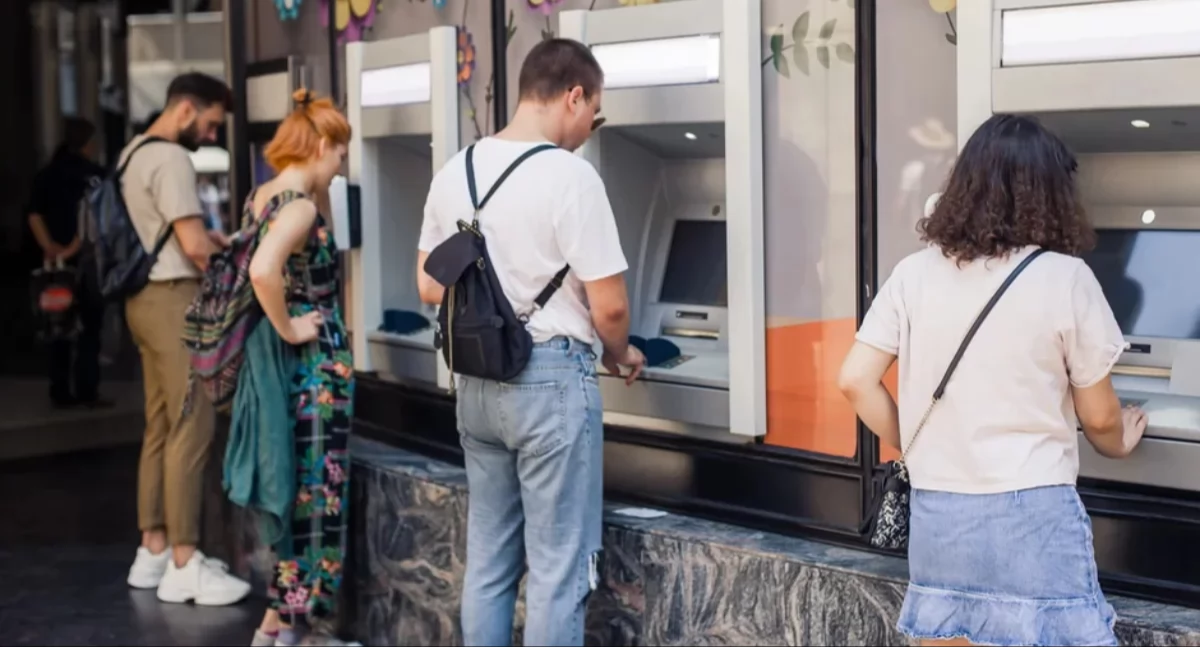 Finanse, należy trzymać pieniądze banku Eksperci zgodni  - zdjęcie, fotografia
