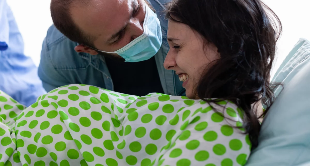 Od stycznia porody na SOR-ach?: Co chwila karetki, agresywni pacjenci. A za ścianą kobieta, która rodzi