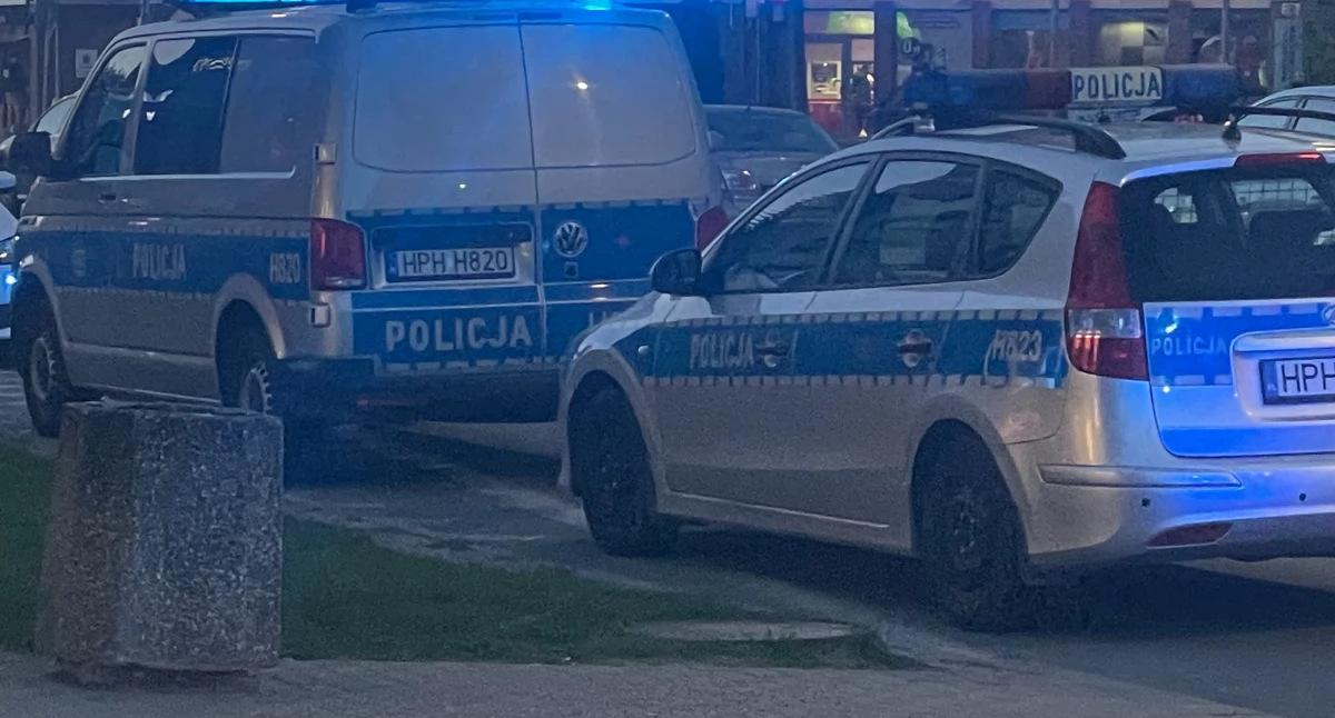 Wpadli na kradzieży w markecie. Policja odkryła, iż akumulatory wynosili od dawna