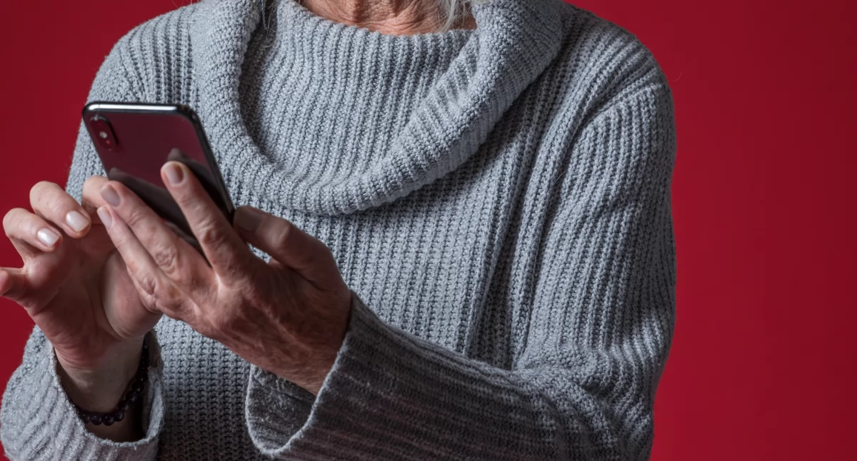 75-latka straciła ponad 88 tys. zł. Uwierzyła w reklamę szybkiego zysku