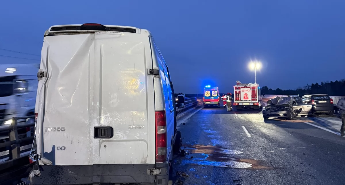 Zderzenie trzech aut. Utrudnienia na S8