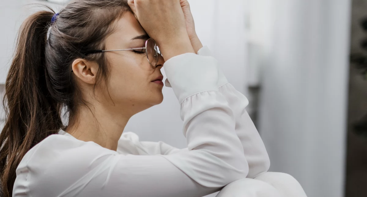 Oznaki, iż twoje zdrowie psychiczne jest w rozsypce. Oto co najczęściej martwi Polaków 