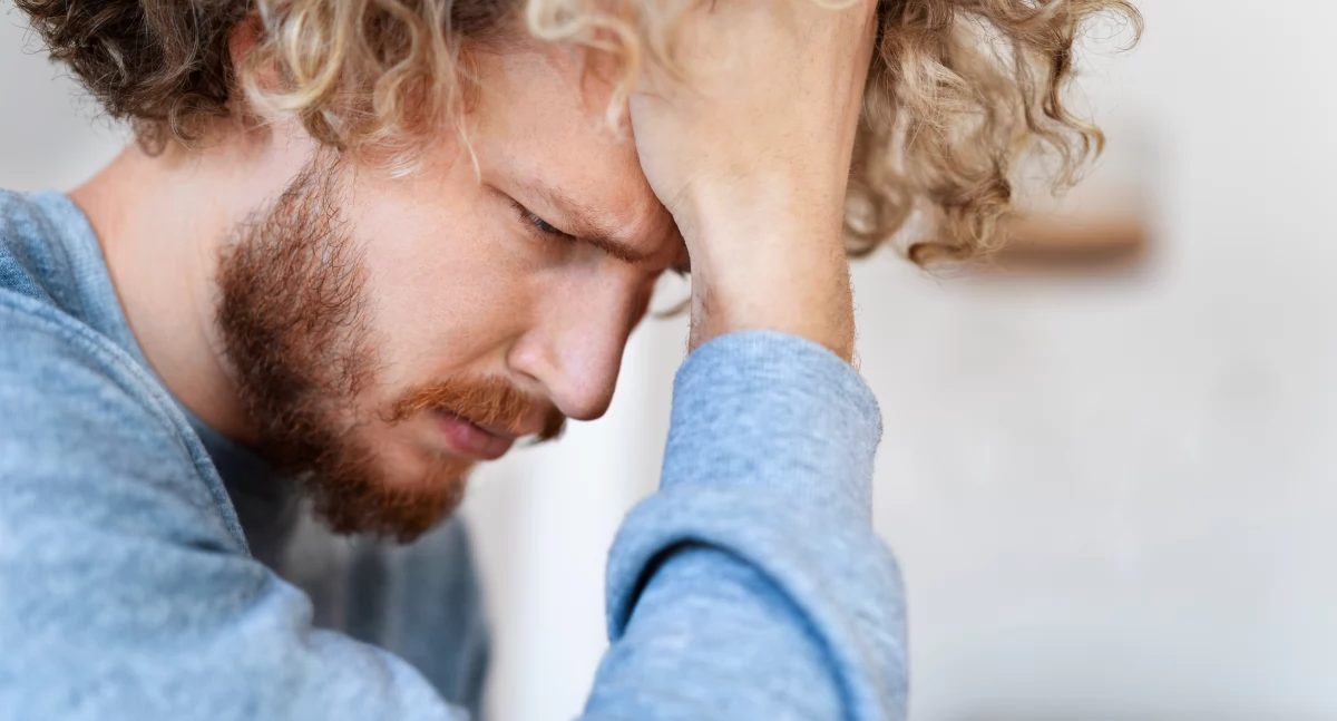 Współczesne tempo życia i związane z nim czynniki, takie jak stres, niedospanie czy brak regeneracji, znacząco wpływają na funkcje poznawcze. / Zdjęcie: freepik.com 