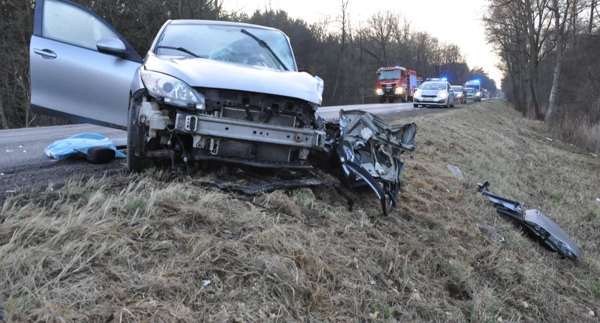 Zaczęło się od czołowego zderzenia. Szczegóły groźnego wypadku na DK-62
