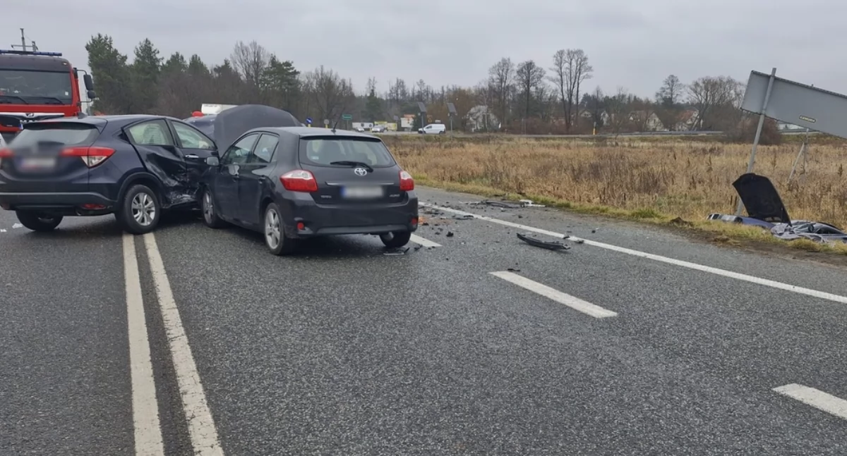 18-letni kierowca BMW stracił panowanie nad pojazdem. Lądował śmigłowiec