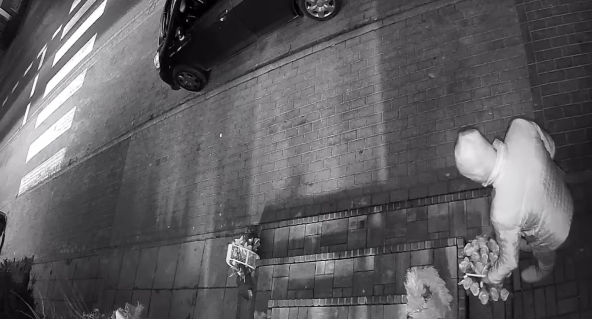 Kradzież w centrum miasta. / Kadr z wideo z monitoringu 