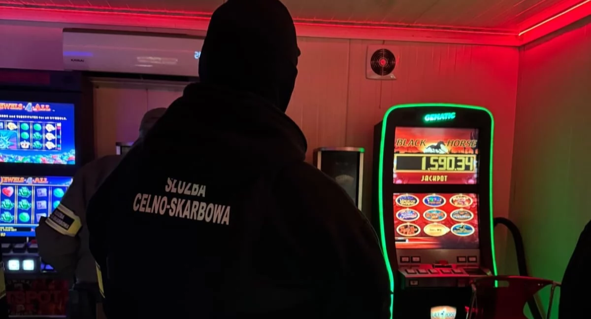 Funkcjonariusze zabezpieczyli ponad 150 nielegalnych automatów. / Zdjęcie: KAS 