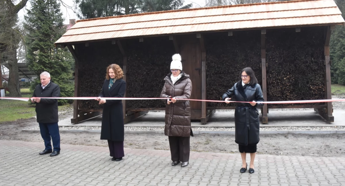 Nowo wybudowana tężnia solankowa powstała na terenie DPS-u jako przestrzeń sprzyjająca relaksowi i zdrowiu. / Zdjęcie: Powiat Wyszkowski 