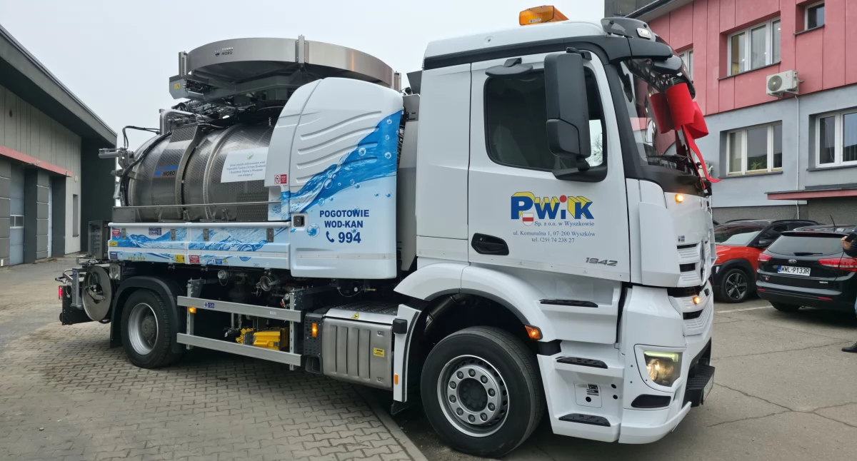 Inwestycje, specjalistyczny pojazd czyszczenia kanalizacji sanitarnej Wyszkowie! - zdjęcie, fotografia