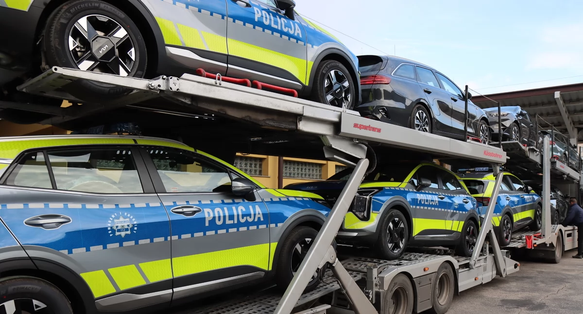 W ramach tegorocznych umów KWP w Radomiu kupiła 165 pojazdów służbowych o łącznej wartości ok. 30 mln zł. Kolejne 44 samochody przekazano z zakupów centralnych. / Zdjęcie: Policja Mazowiecka  
