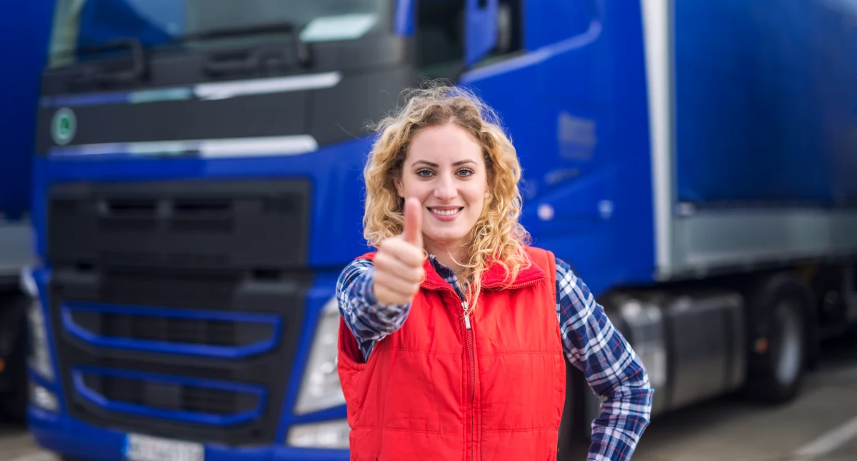 Nowe, możliwie najniższe stawki podatku od środków transportu będą obowiązywać już od 2026 roku. / Zdjęcie: freepik.com 