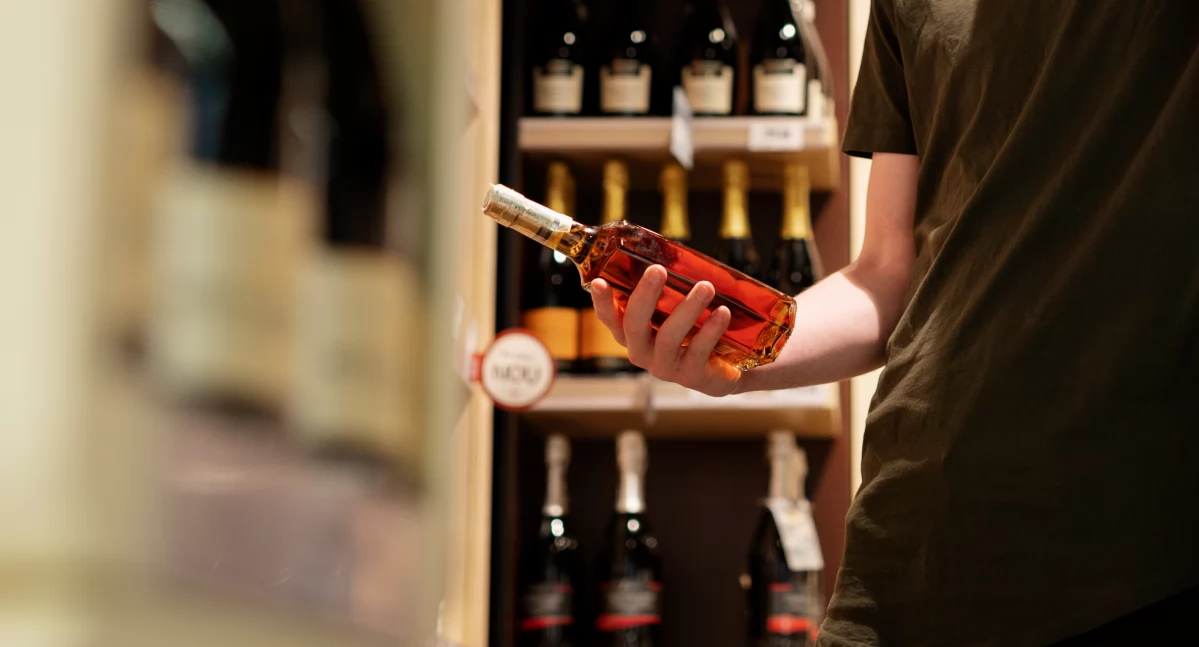 Mężczyzna został ujęty przez pracownika ochrony. / Zdjęcie: freepik.com 