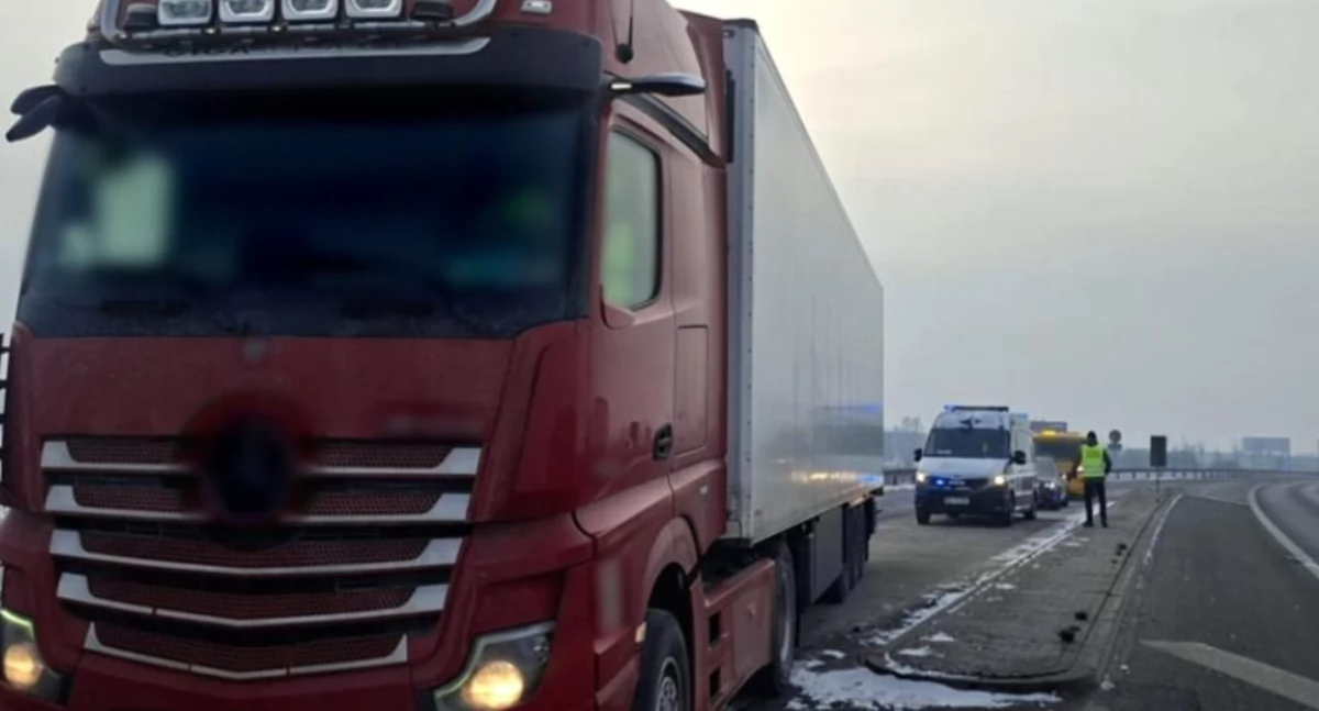 W środę na ekspresowej „ósemce” pod Wyszkowem do kontroli zatrzymano ciągnik siodłowy z naczepą należący do polskiego przedsiębiorcy. / Zdjęcie: WITD