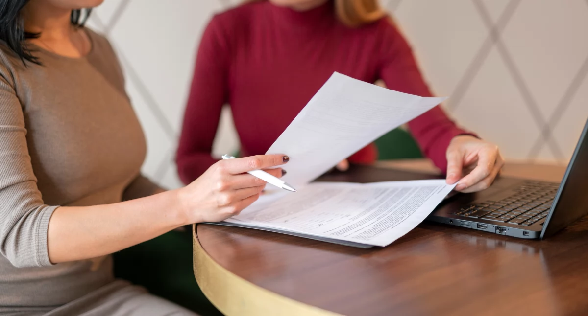 Eksperci komentujący te dane zwracają uwagę na to, że część przedsiębiorców mogła się realnie wystraszyć ewentualnych kontroli i przeszła na inne formy umów, które są dla nich bezpieczniejsze. / Zdjęcie: freepik.com 