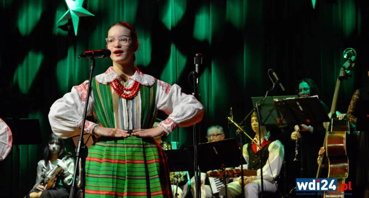 Najpiękniejsze kolędy i pastorałki zabrzmiały w wykonaniu m.in. Zespołu Pieśni i Tańca „Wyszków”. / Zdjęcie: wdi24.pl 