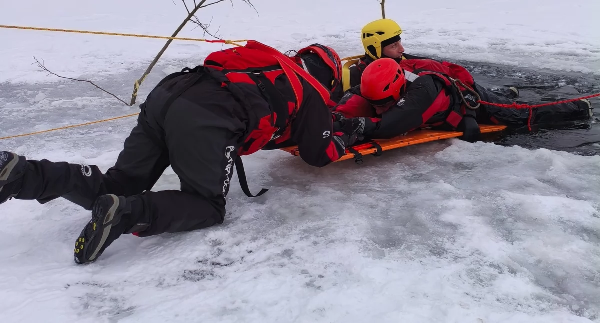 Szkolenie było elementem doskonalenia zawodowego i – jak podkreślają strażacy – realnym przygotowaniem do sytuacji, w których liczą się sekundy, precyzja i pełna koordynacja zespołu. / Zdjęcie: KP PSP w Wyszkowie 
