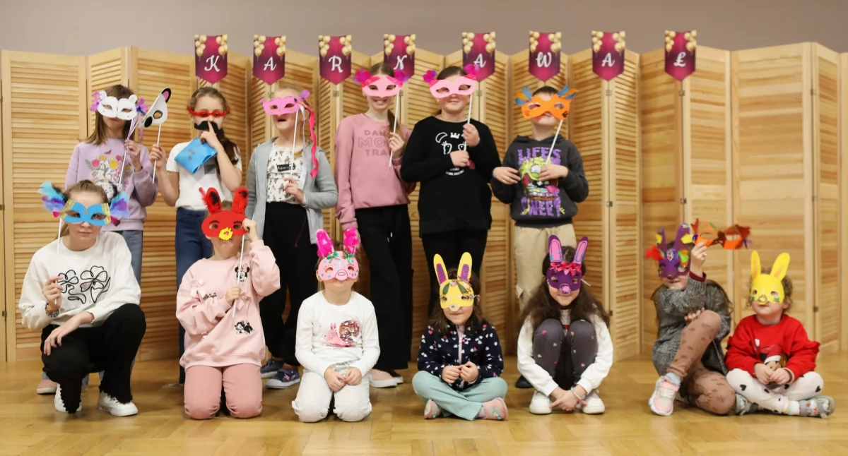 Zwieńczeniem tygodnia była karnawałowa zabawa – uczestnicy przygotowali barwne stroje i rekwizyty, wykazując się ogromną wyobraźnią. 