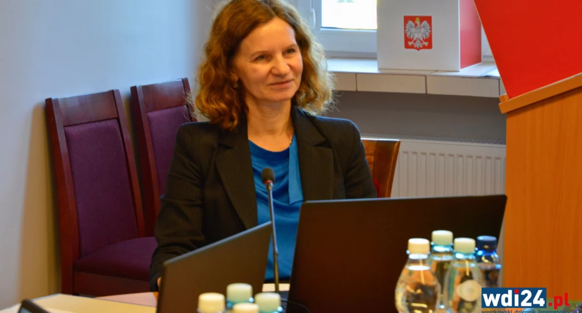 – Zachęcam radnych opozycji z PiS, żeby całą energię skierowali na rzecz dobrej współpracy dla mieszkańców naszego powiatu. Obiecuję, że moja praca nadal będzie rzetelna i intensywna – mówiła starosta Marzena Dyl. . Zdjęcie: arch. wdi24.pl 