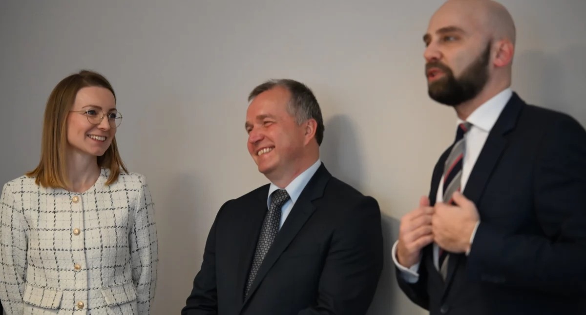 Artur Laskowski, dziękując za zaufanie, zwrócił się do zebranych: – Widzę na tej sali osoby, z którymi mogłem współpracować na różnych polach i w różnych sytuacjach. / Zdjęcie: Gmina Wyszków 