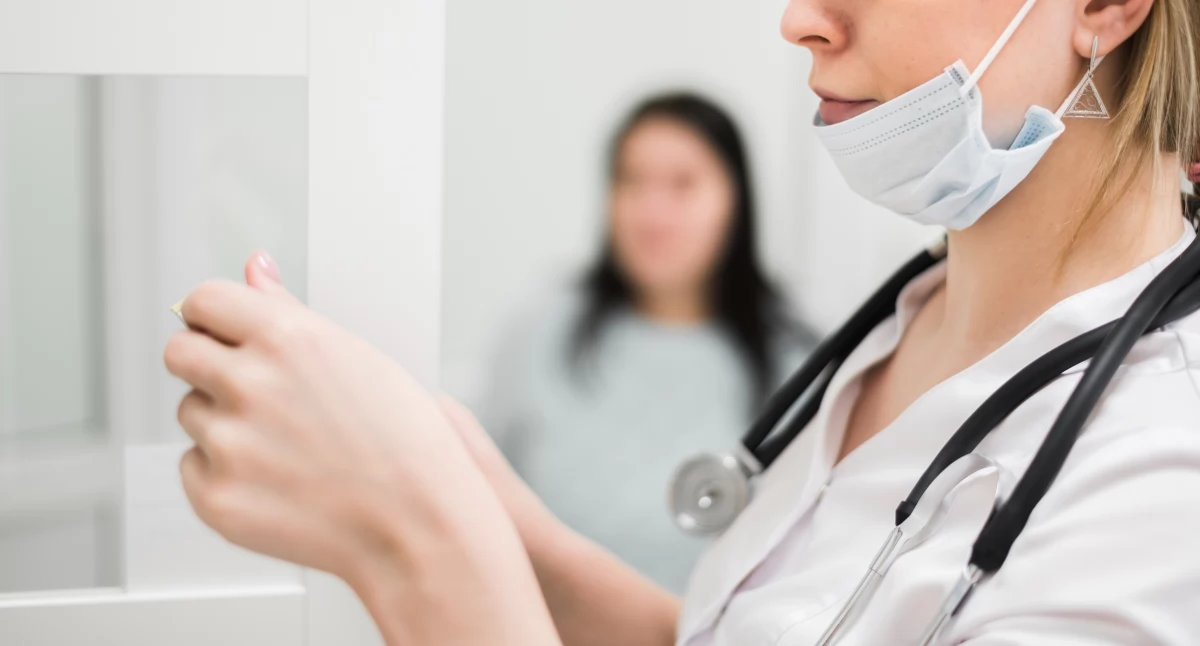 Numbeo podkreśla, że ranking opiera się na subiektywnych ocenach użytkowników i stanowi barometr doświadczeń, a nie twardą ocenę wyników leczenia. / Zdjęcie: freepik.com 