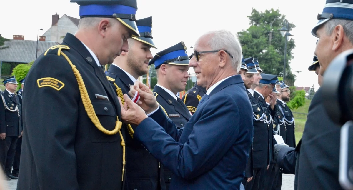 Powiatowy Dzień Strażaka: Awanse, odznaczenia i ważne deklaracje
