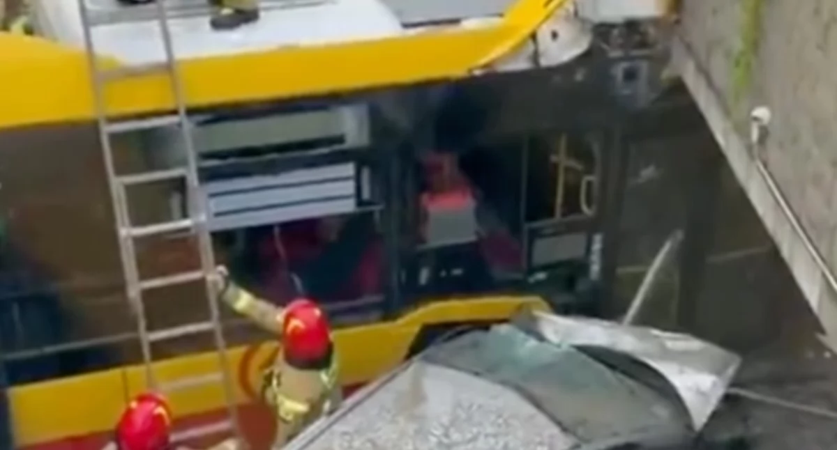 Groźny wypadek autobusu w Warszawie. Są nowe informacje o kierowcy