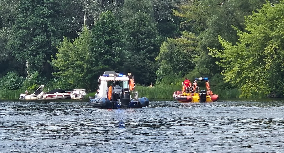 Tragiczny finał niedzielnego wypoczynku. realizowane są poszukiwania mężczyzny na Narwi