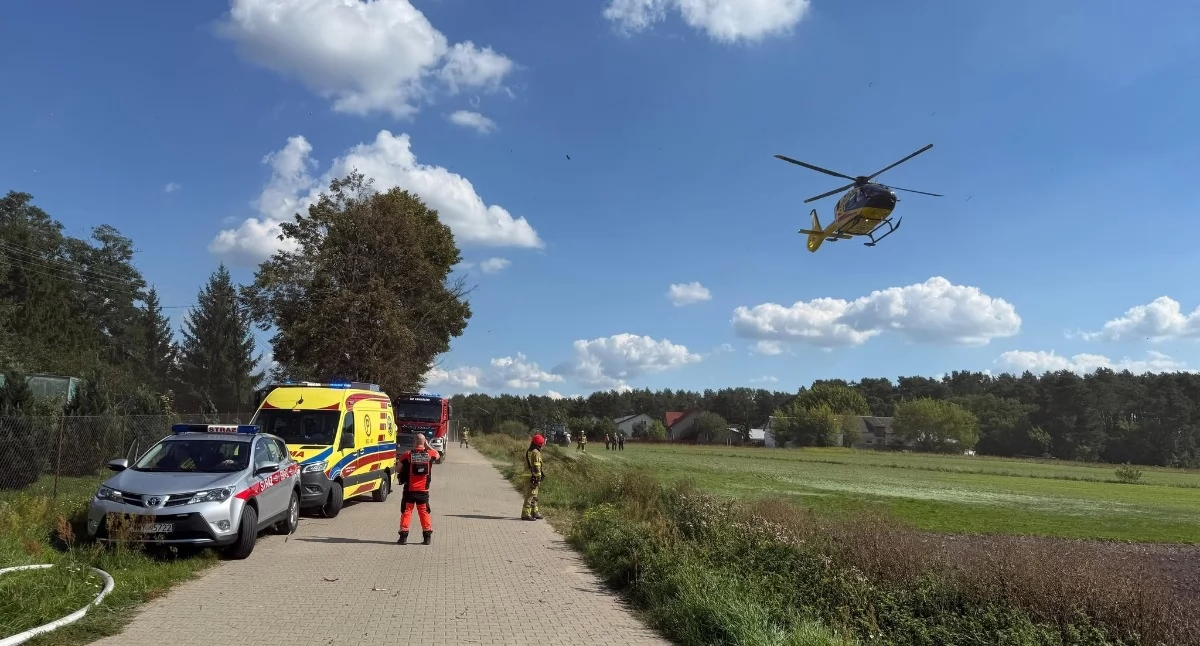 Pożar domu w Gulczewie. Poszkodowaną osobę zabrał śmigłowiec LPR