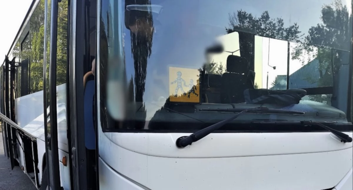 Wiózł dzieci do szkoły. Nie powinien siadać za kierownicą