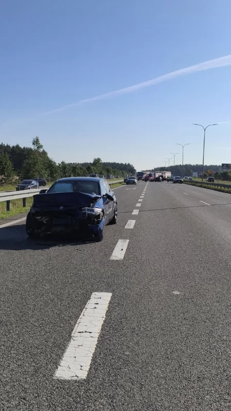 Wypadek na S8 pod Wyszkowem. Zderzyły się cztery samochody, są osoby ranne