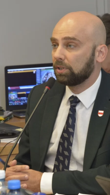 Dlaczego burmistrz odwołał Adama Szymańskiego? Po raz pierwszy tłumaczy swoją decyzję: „To nie wydarzyło się z dnia na dzień”