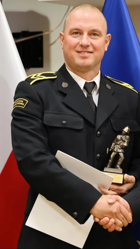 Nie zawahał się ani sekundy. Strażak, który uratował dziewczynkę na Bugu, wyróżniony