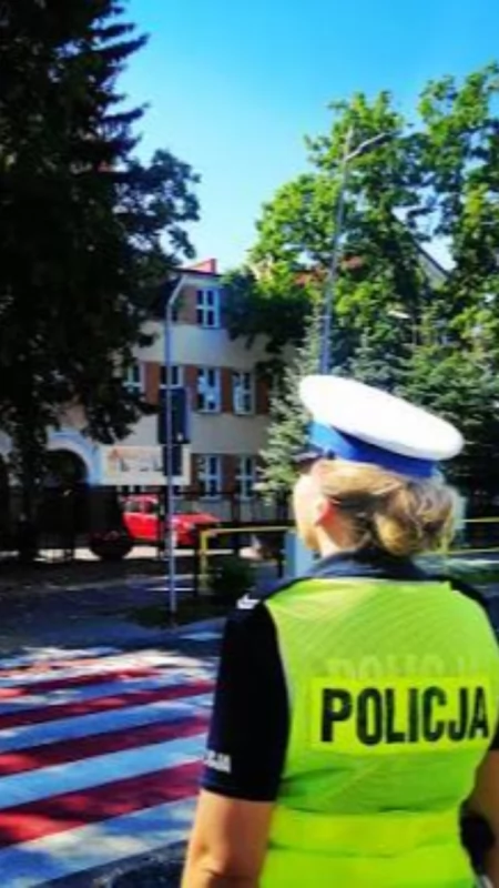 Policjanci ruszyli pod szkoły. Sprawdzają drogi przed pierwszym dzwonkiem