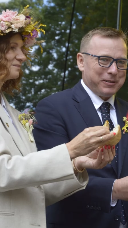 „Każdy bochenek chleba jest owocem ciężkiej pracy”. Święto plonów w Dębinkach przyciągnęło tłumy