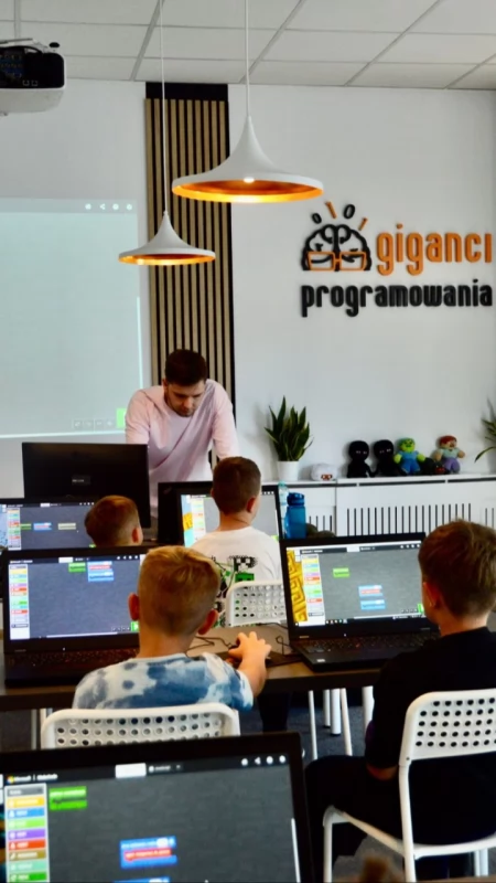 Za nami I etap akcji clickON w Wyszkowie. Młodzi pasjonaci technologii opanowali świat cyfrowej kreacji