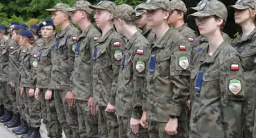 Ostatnie pożegnanie żołnierza. Służby, władze i uczniowie oddali hołd Mateuszowi Sitkowi