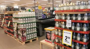 Gdzie szukać najtańszych zniczy? Dane ze sklepów nie pozostawiają złudzeń