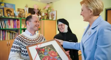 Pierwsza Dama odwiedziła Dom Pomocy Społecznej w Niegowie