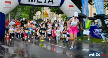 Litry deszczu, ale radości jeszcze więcej. X Wyszkowska Dycha Nocą za nami [FOTO]