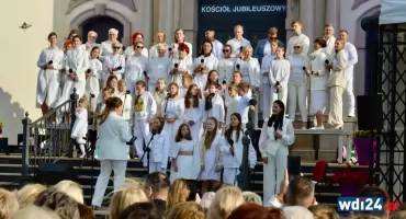 Koncert Uwielbienia. Modlitwa przez muzykę [FOTO]