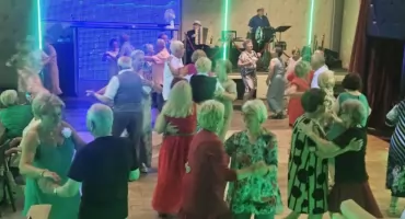 W rytmie poleczek i obertasów. Potańcówka Seniorów w wyszkowskim klubie