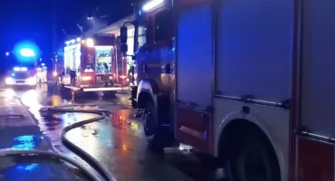 Pożar w zakładzie pracy w Wyszkowie. Ewakuowano ponad 100 osób